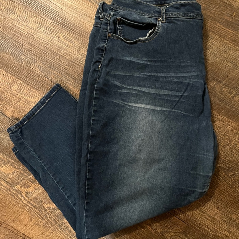 Size 22 Capri